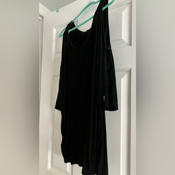 Women’s Black Cold Shoulder Top Size XL. Stretch very attractive unique design - Picture 16 of 16